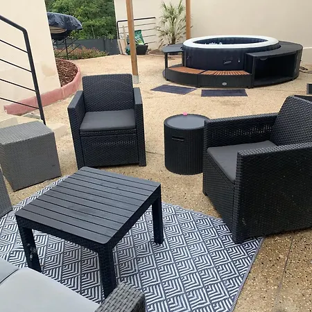 Independant Refait A Neuf Avec Jacuzzi Et Terrasse Privative Proximite Gare Apartment Viarmes