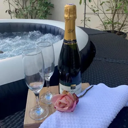 Apartment Independant Avec Jacuzzi Et Terrasse Privative, Sans Vis-a-vis A Proximite Immediate De La Gare *