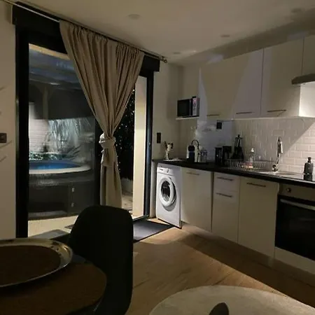 Independant Avec Jacuzzi Et Terrasse Privative, Sans Vis-a-vis A Proximite Immediate De La Gare * Viarmes