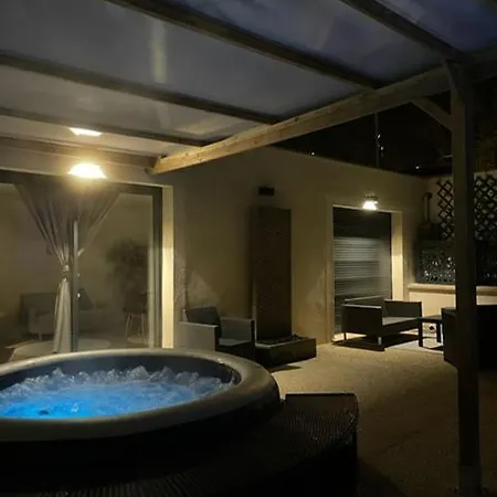 Apartment Independant Refait A Neuf Avec Jacuzzi Et Terrasse Privative Proximite Gare Viarmes